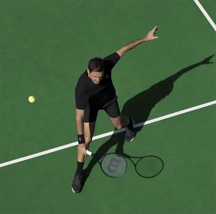 Roger Federer utilizando la raqueta de tenis wilson RF 01