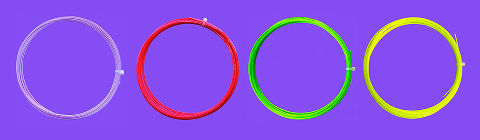 diversas cuerdas de tenis